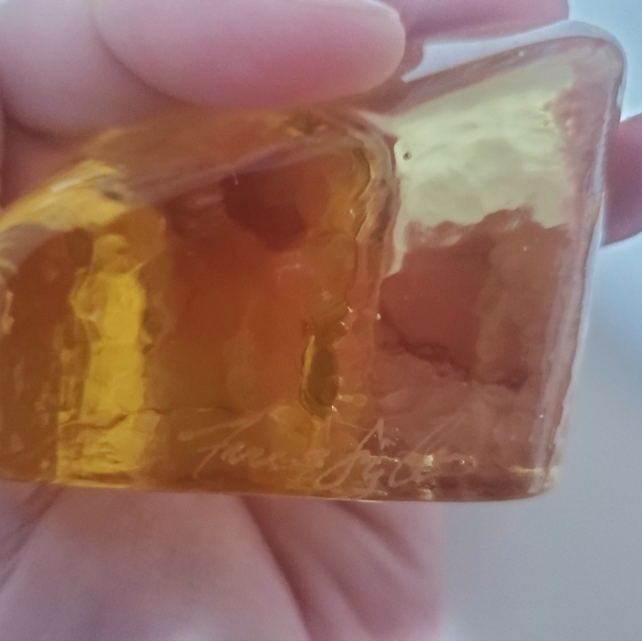 Fire & Light - Heart paperweight in "honey" - Picture 4 of 4